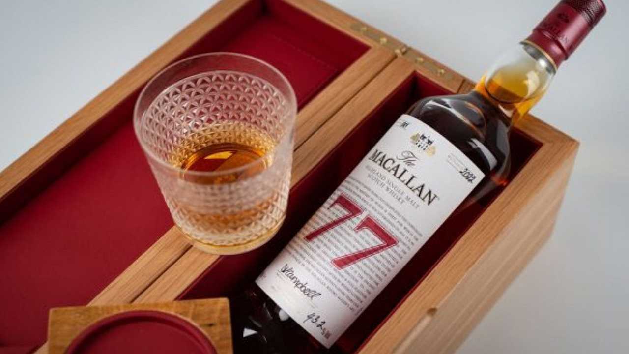 Whisky, una distilleria lancia una bottiglia di 77 anni: costa oltre 75 mila euro