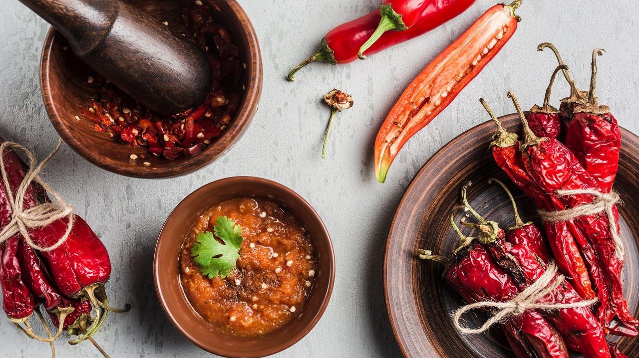 Le 14 migliori ricette con l’harissa, per imparare a usare la salsa Patrimonio Unesco