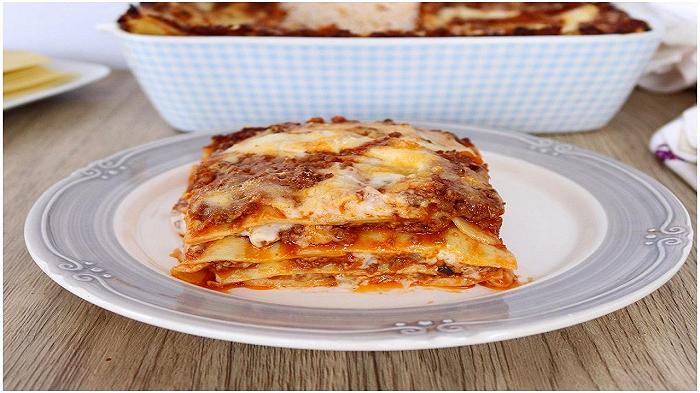 Natale e Capodanno con la lasagna sospesa: l’iniziativa per i senzatetto di Milano e Pavia