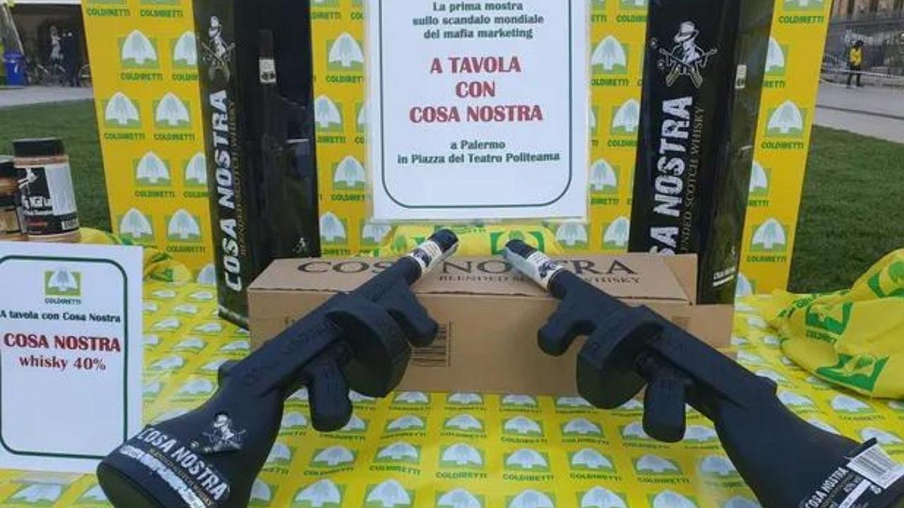 Whisky Cosa Nostra e Burger Mafia: Coldiretti dichiara guerra ai beni alimentari a tema mafioso