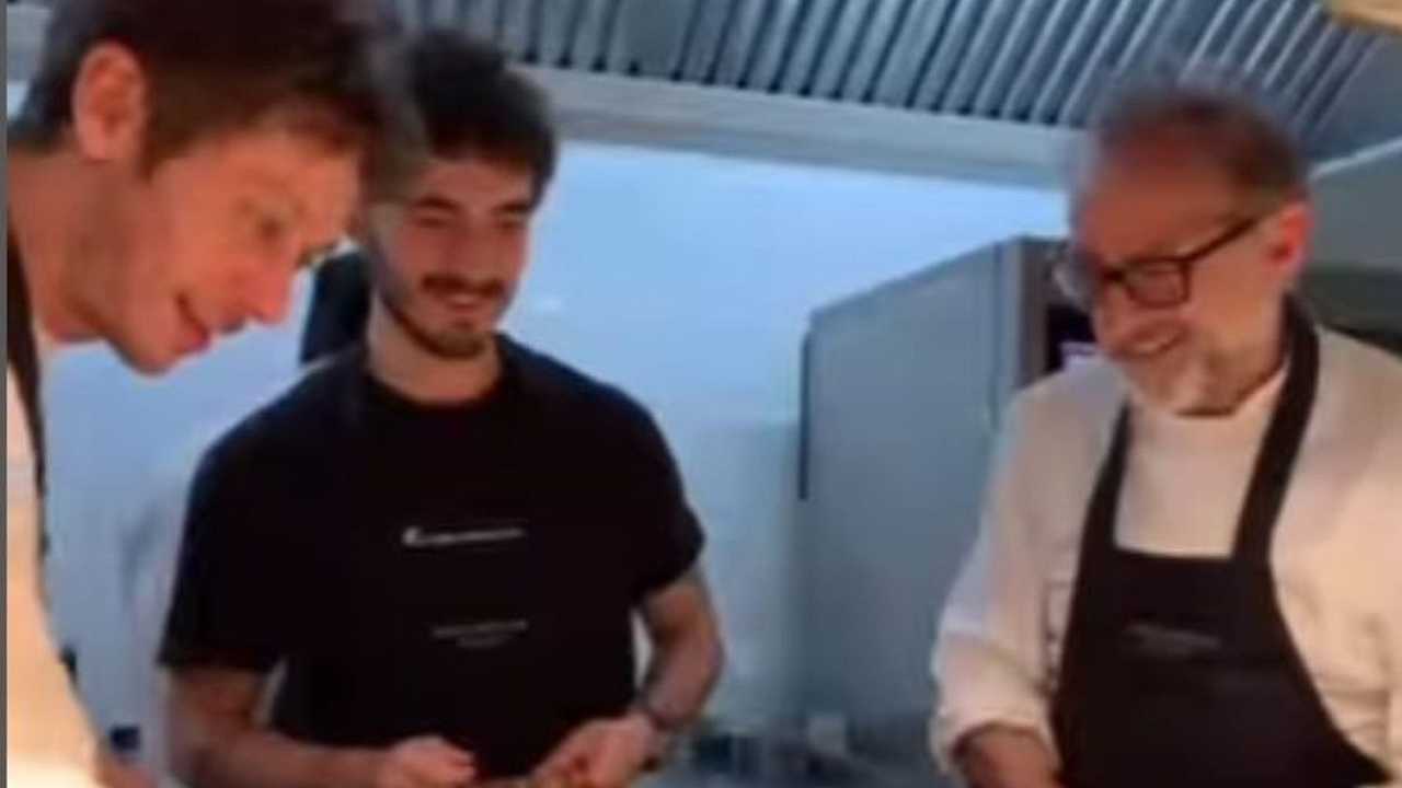 Massimo Bottura: il suo nuovo allievo in cucina è Valentino Rossi