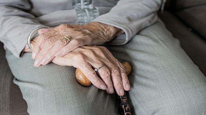 Uk: nonna fa pagare la cena di Natale ai nipoti, “chi non versa la quota non viene”