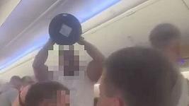 Ryanair: festa a base di vodka improvvisata sul volo per Ibiza