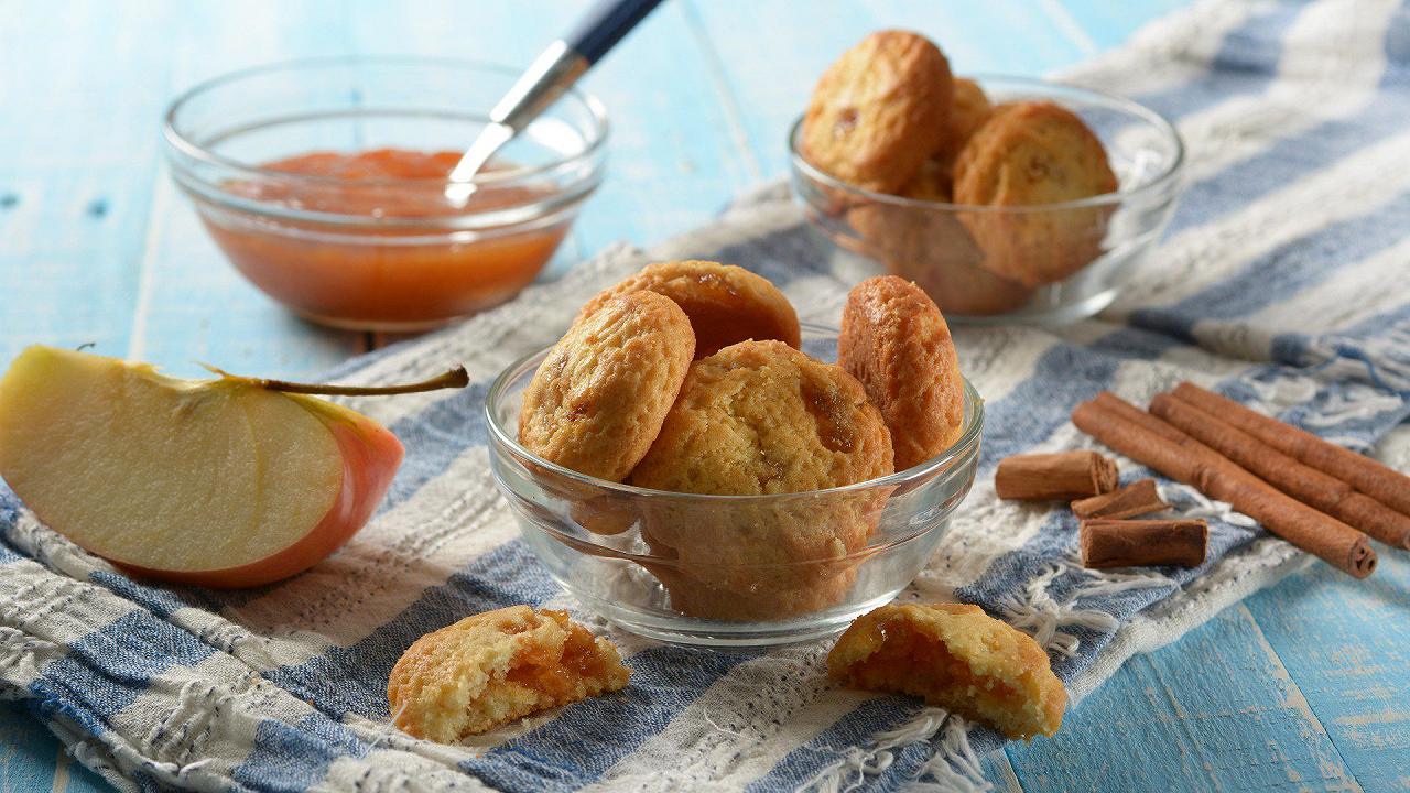 Biscotti morbidi alle mele, la ricetta dei Cuor di mela da fare in casa