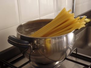 bucatini lessati in pentola