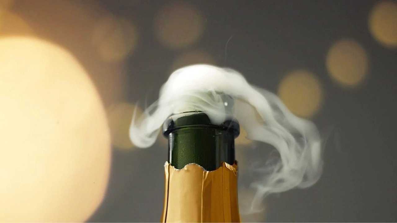 Champagne, nel 2022 sono state spedite 326 milioni di bottiglie: è record