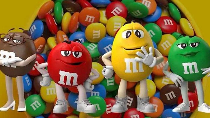 M&M’s ritira le mascotte colorate: la svolta inclusiva aveva attirato troppe polemiche