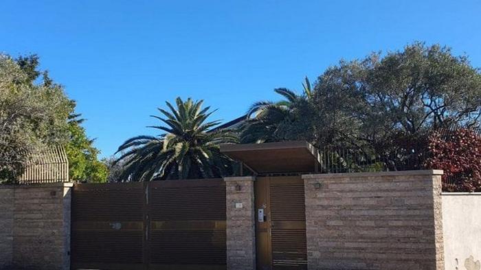 Rapina nella villa De Cecco: l’imprenditore costretto ad aprire la cassaforte