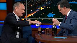 Tom Hanks ha inventato un nuovo cocktail: il Diet Cokagne