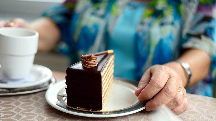 Torte in ufficio: fanno male “come il fumo passivo”, dice l’Università di Oxford