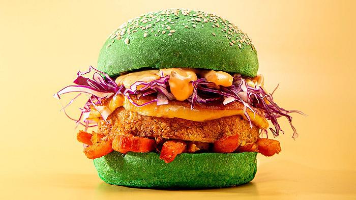Farina di grilli: in Lombardia arriva il primo cheeseburger a base di insetti