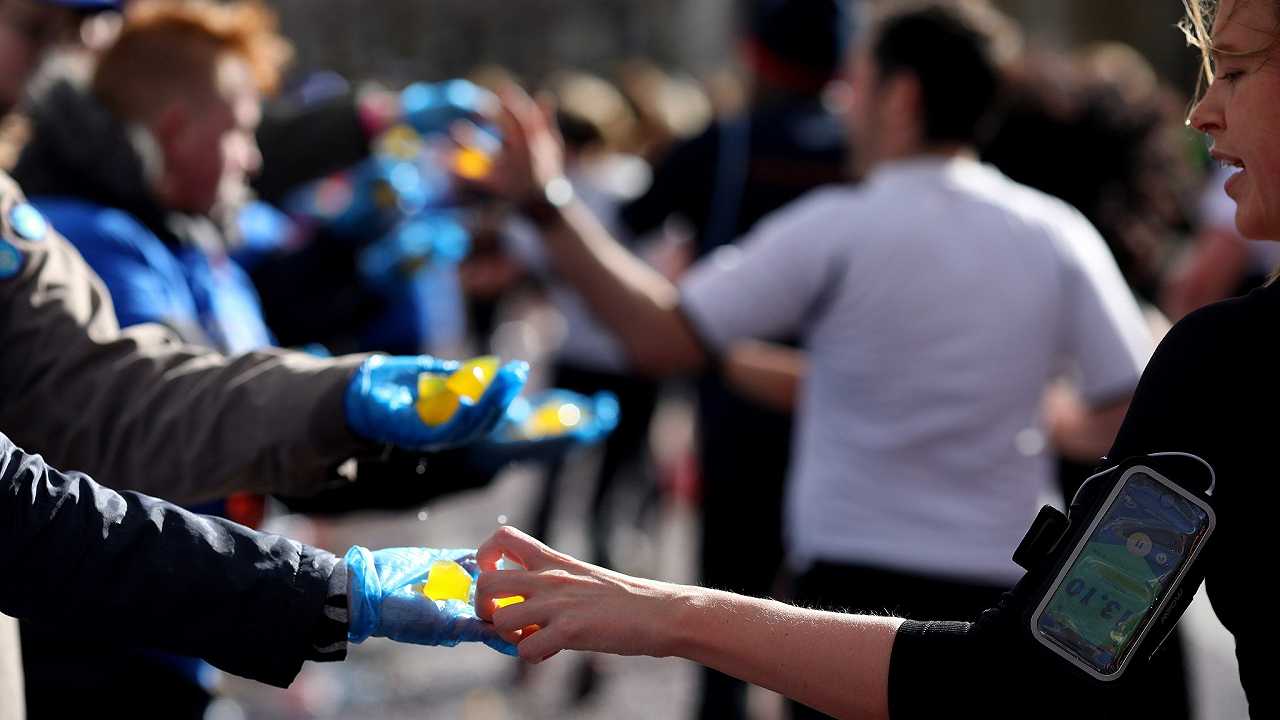 Bari, alla mezza maratona non ci saranno bottiglie d’acqua ma “bolle” biodegradabili e commestibili