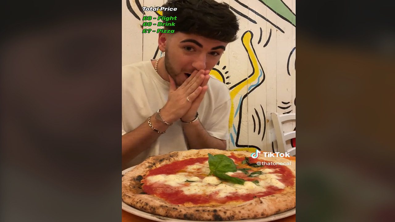 Pizza: TikToker inglese vola fino a Milano per mangiarla. E spende meno che a Londra, volo incluso