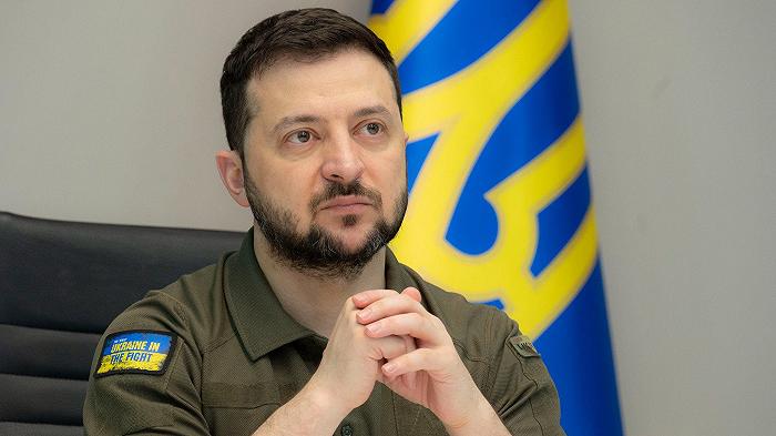 Zelensky si prende gioco di Silvio Berlusconi per la vodka in regalo a Putin
