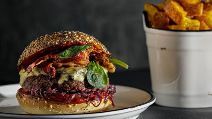 Hélène Darroze aprirà un ristorante dedicato agli hamburger a Parigi
