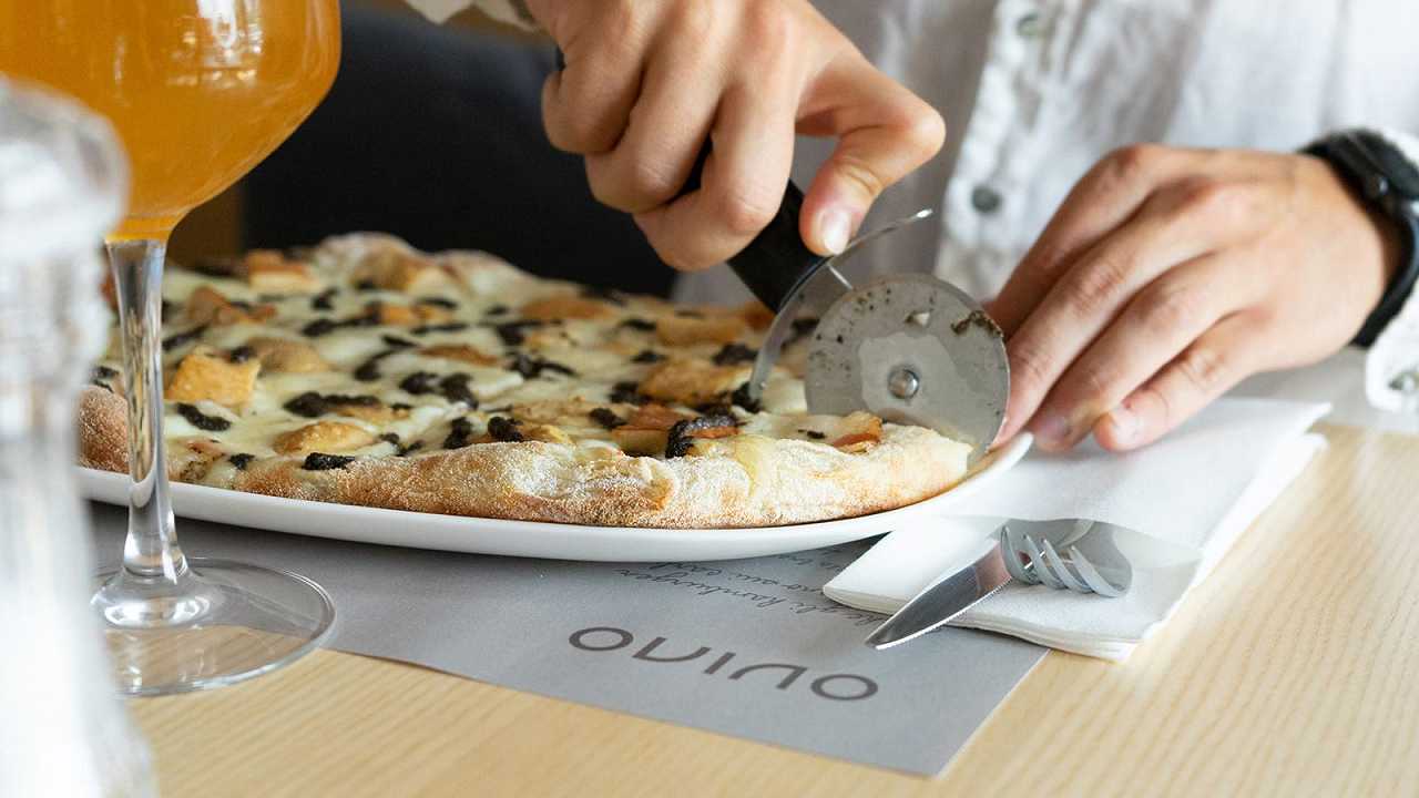 Ovino a Torino, recensione: la pizza e l’arrosticino