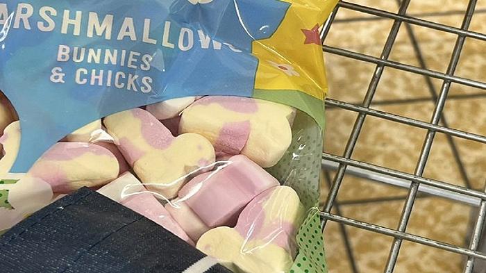 Aldi, sono coniglietti di Pasqua o marshmellow dalla forma fallica?