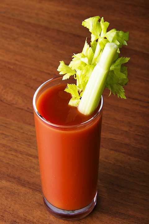 Bloody Mary Cocktail, la ricetta del drink a base di succo di pomodoro