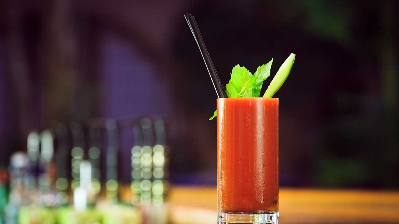Bloody Mary Cocktail, la ricetta del drink a base di succo di pomodoro