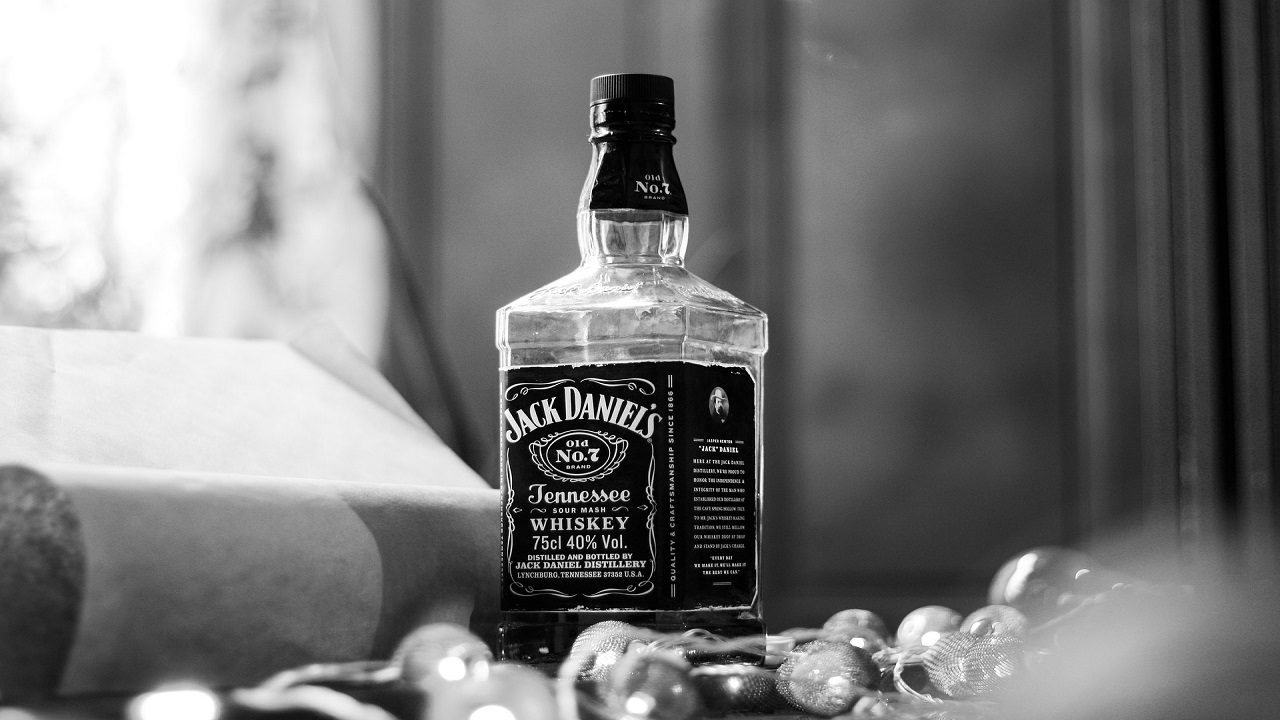 Jack Daniel’s: vicini invasi dal fungo che si nutre di alcol, stop alla produzione del whisky