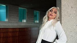Lady Gaga collabora (di nuovo) con lo Champagne Dom Pérignon e crea una performance a tema