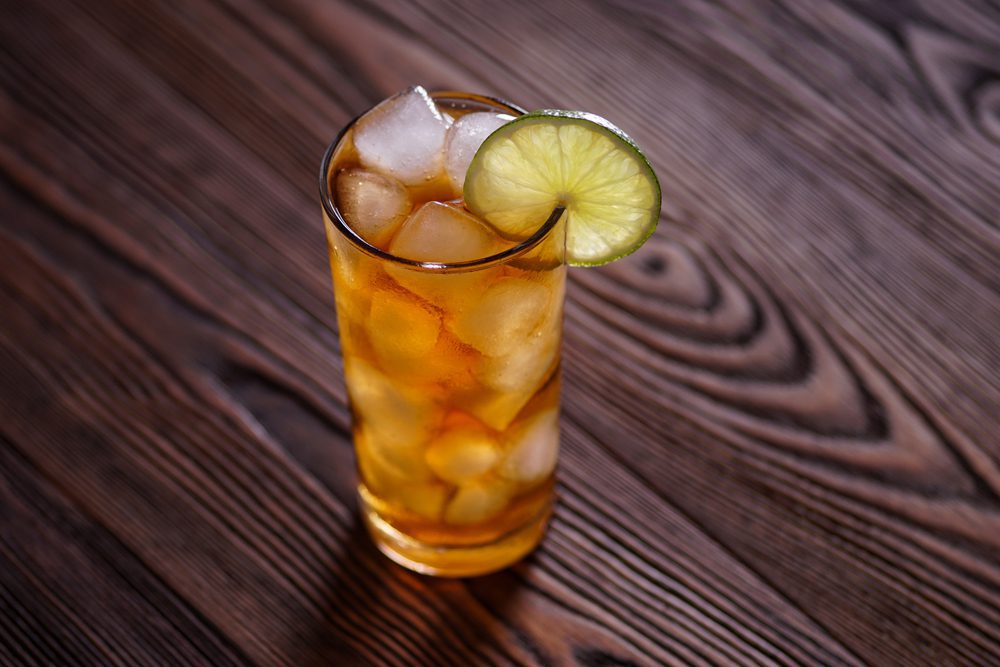 Long Island Cocktail, la ricetta e gli ingredienti del drink che sembra tè freddo