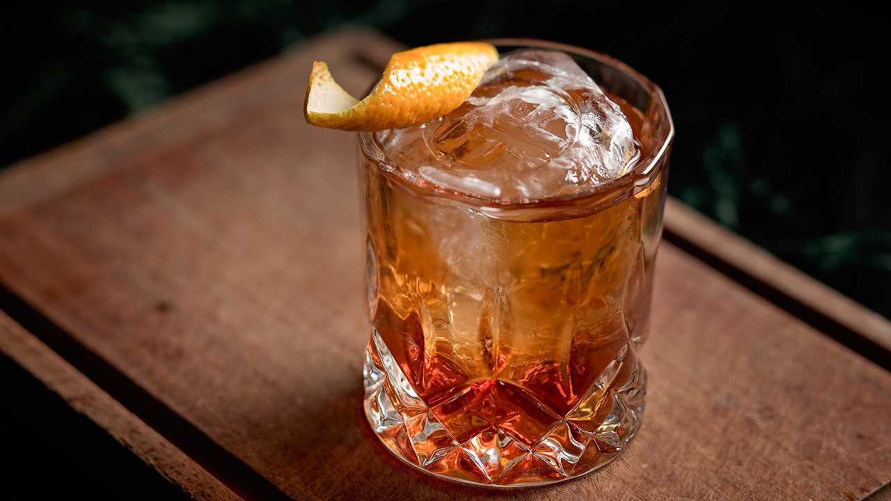 Old fashioned cocktail, la ricetta e gli ingredienti del drink di Don Draper