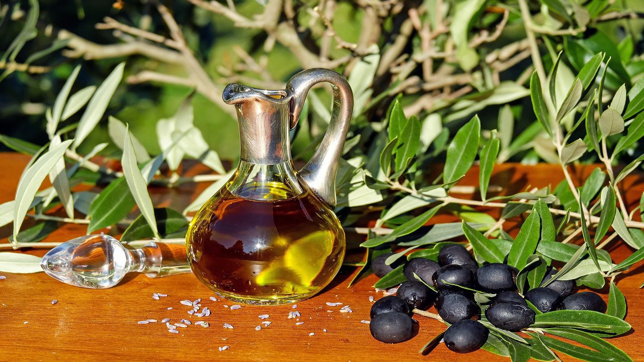 Olio d’oliva extravergine: la produzione cala del 37% a causa della siccità