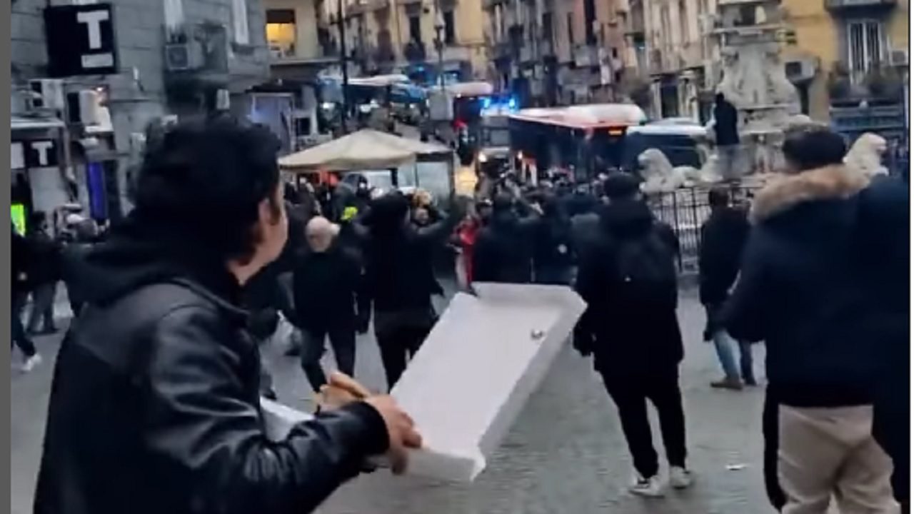 Pizza, Napoli e cortei