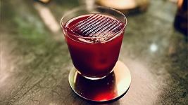 Sanpellegrino crea un cocktail analcolico con barbabietola e aceto balsamico