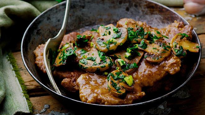 Scaloppine al vino bianco e aggiunta di funghi