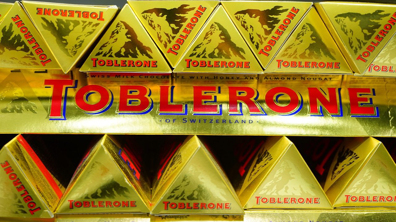 Toblerone costretto a togliere il Cervino dalla confezione: la Svizzera glielo vieta