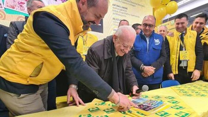 Cibo coltivato: anche Vincenzo De Luca firma la petizione di Coldiretti