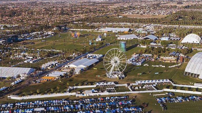 Coachella 2023: la kermesse si arricchisce con sushi bar segreti, bar analcolici e ristoranti di pollo