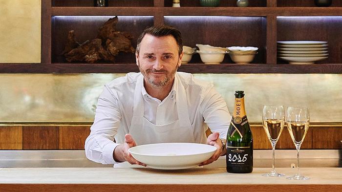 Chef Jason Atherton taglia i prezzi del suo ristorante stellato per attirare di nuovo i clienti