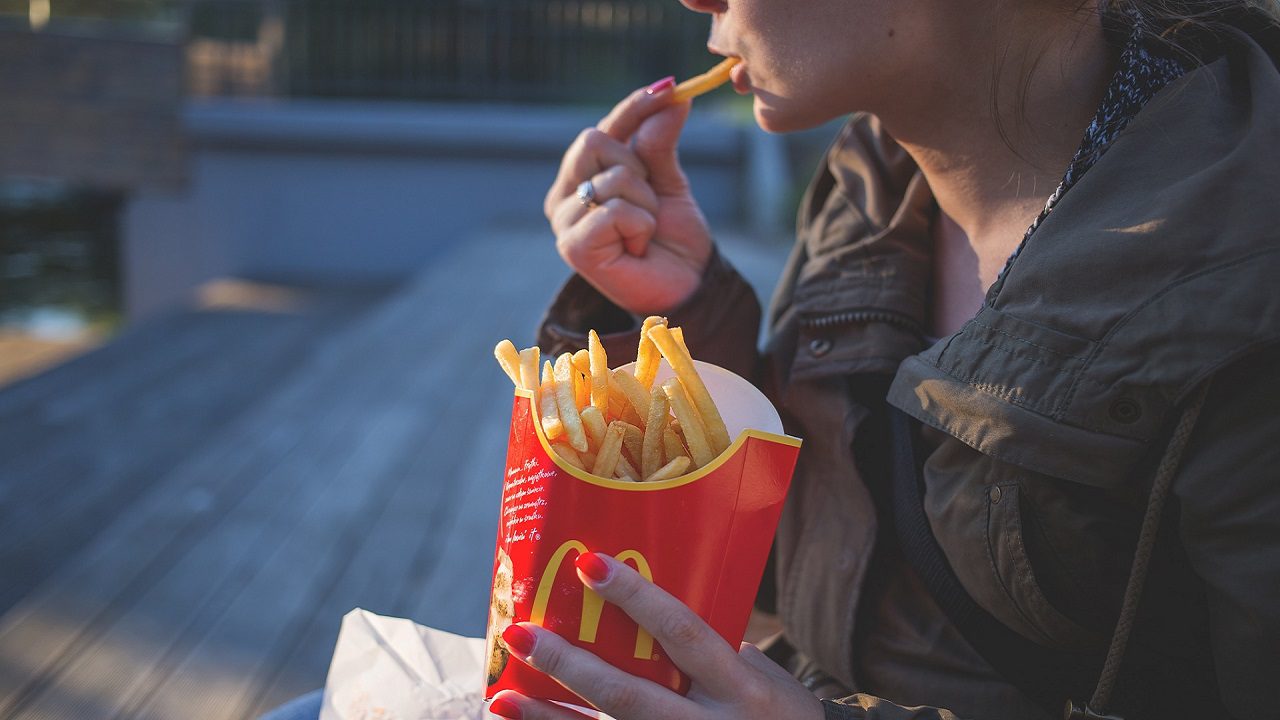 McDonald’s: il “segreto” sul gusto delle patatine fritte fa infuriare i vegetariani