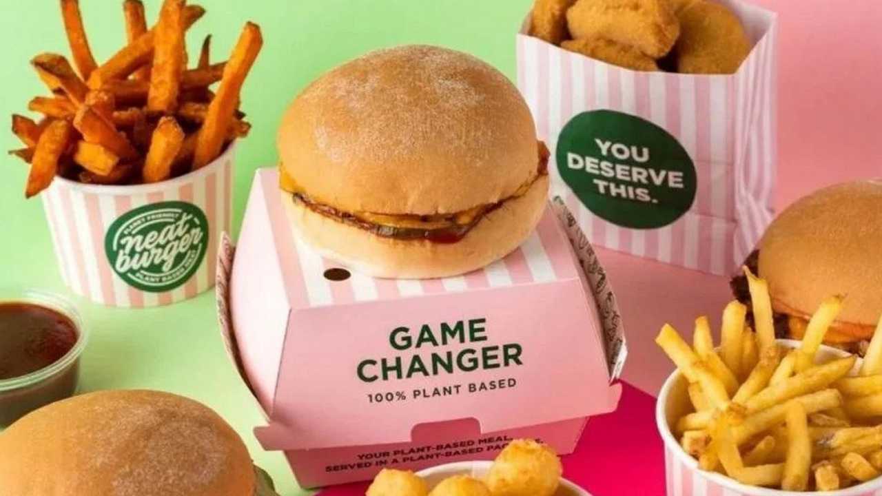 Neat Burger, la catena vegana di Lewis Hamilton e Leonardo DiCaprio, apre il primo locale a New York