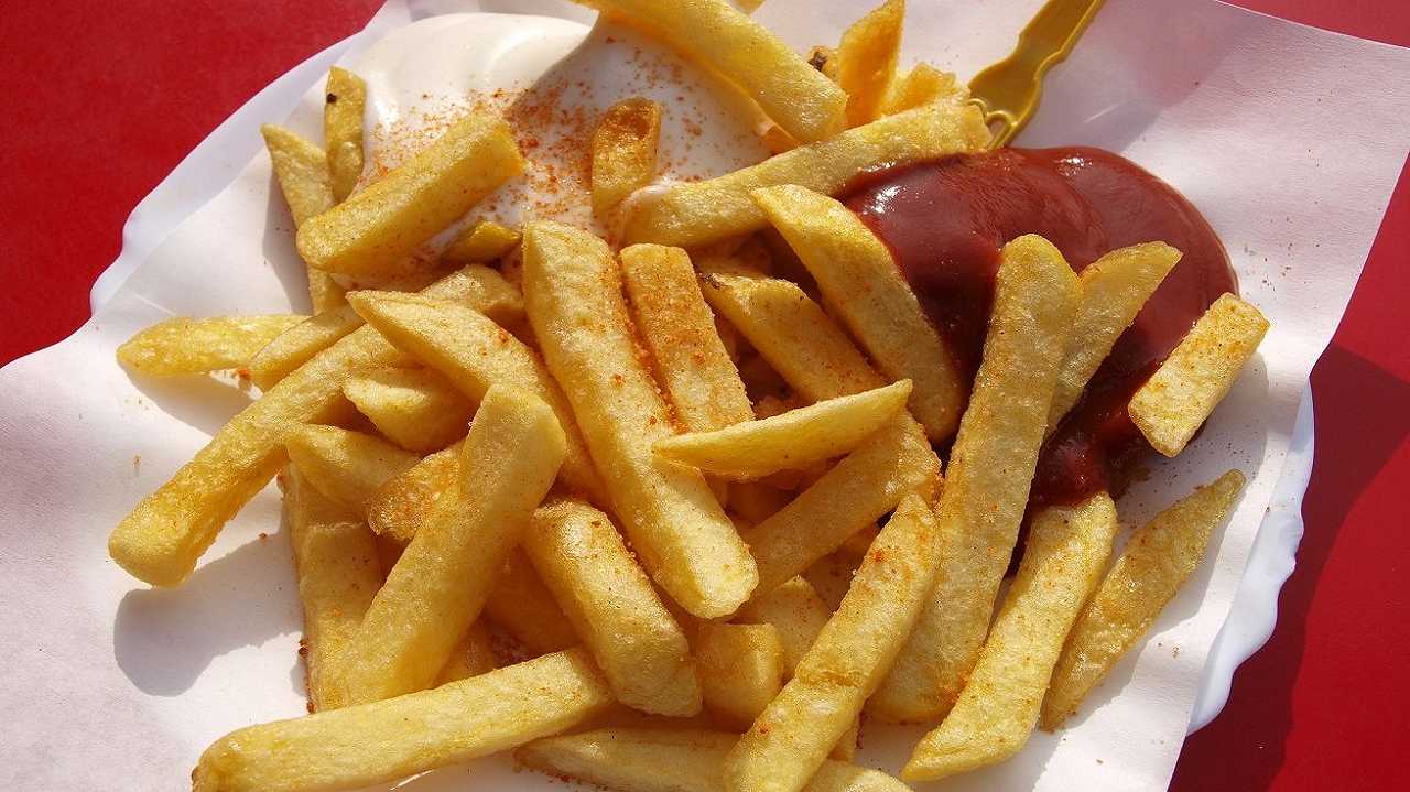 Patatine fritte: mangiarle aumenta il rischio di ansia e depressione, svela uno studio