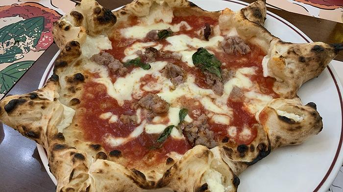 Pizzeria Da Attilio a Napoli, recensione: Attilio Bachetti e il rispetto della tradizione