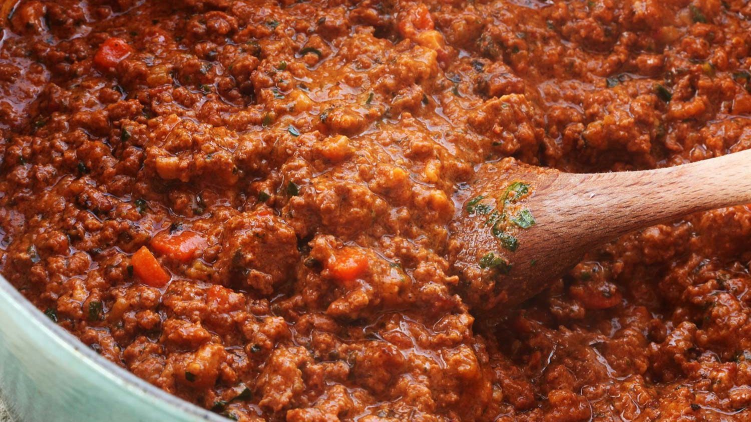 Ragù alla bolognese, aggiornata la ricetta ufficiale pancetta e manzo