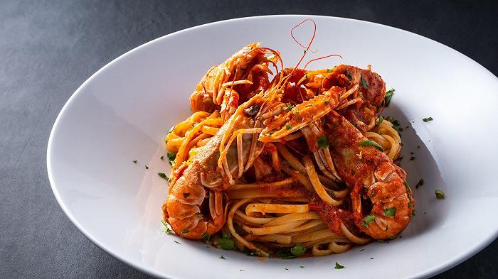 Spaghetti alla busara, la ricetta originale veneziana a base di scampi