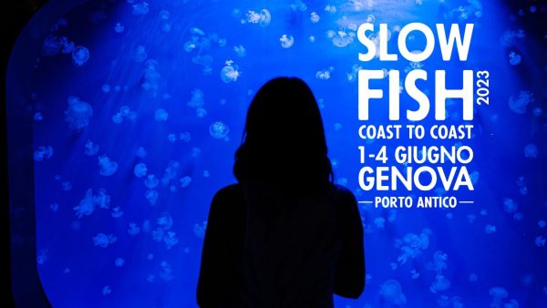 Acquario con locandina Slow Fish 2023