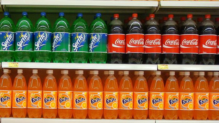 Coca Cola annuncia il passaggio al 100% di bottiglie in plastica riciclata