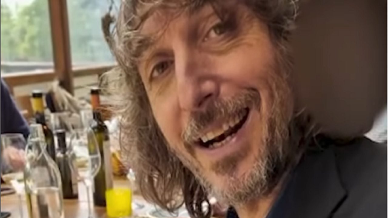 Giuseppe Cruciani va al ristorante e mangia carne di orso, ma i fan non ...