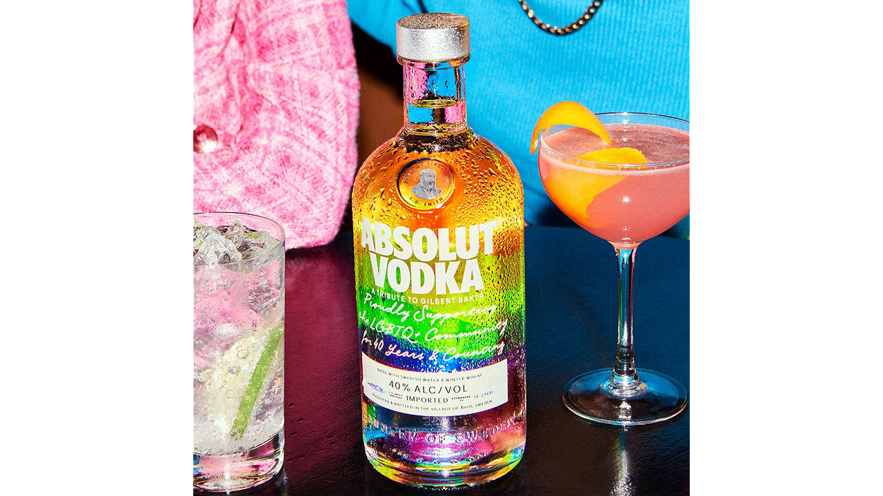 Absolut vodka celebra il Pride Month con una rainbow limited edition