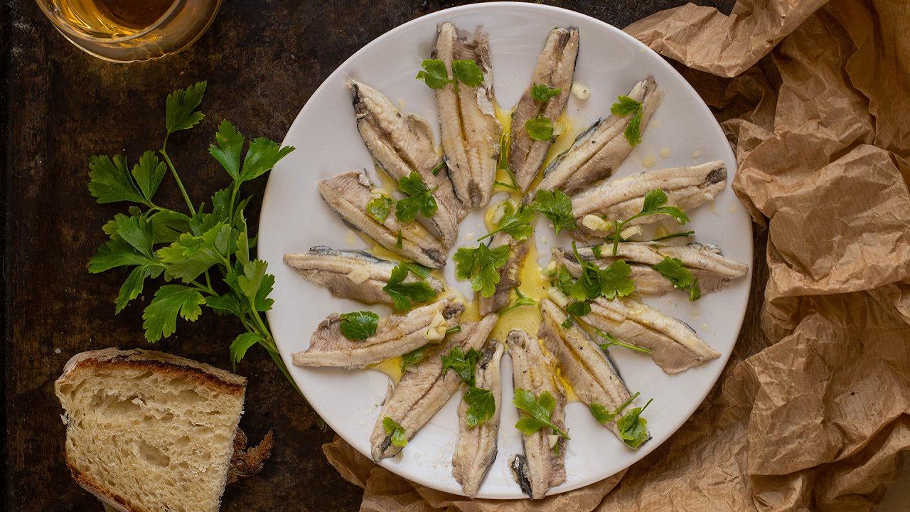 Alici marinate, un piatto povero ma sano e leggero