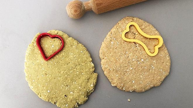 BISCOTTI PER CANI FATTI IN CASA - In cucina con Chiara