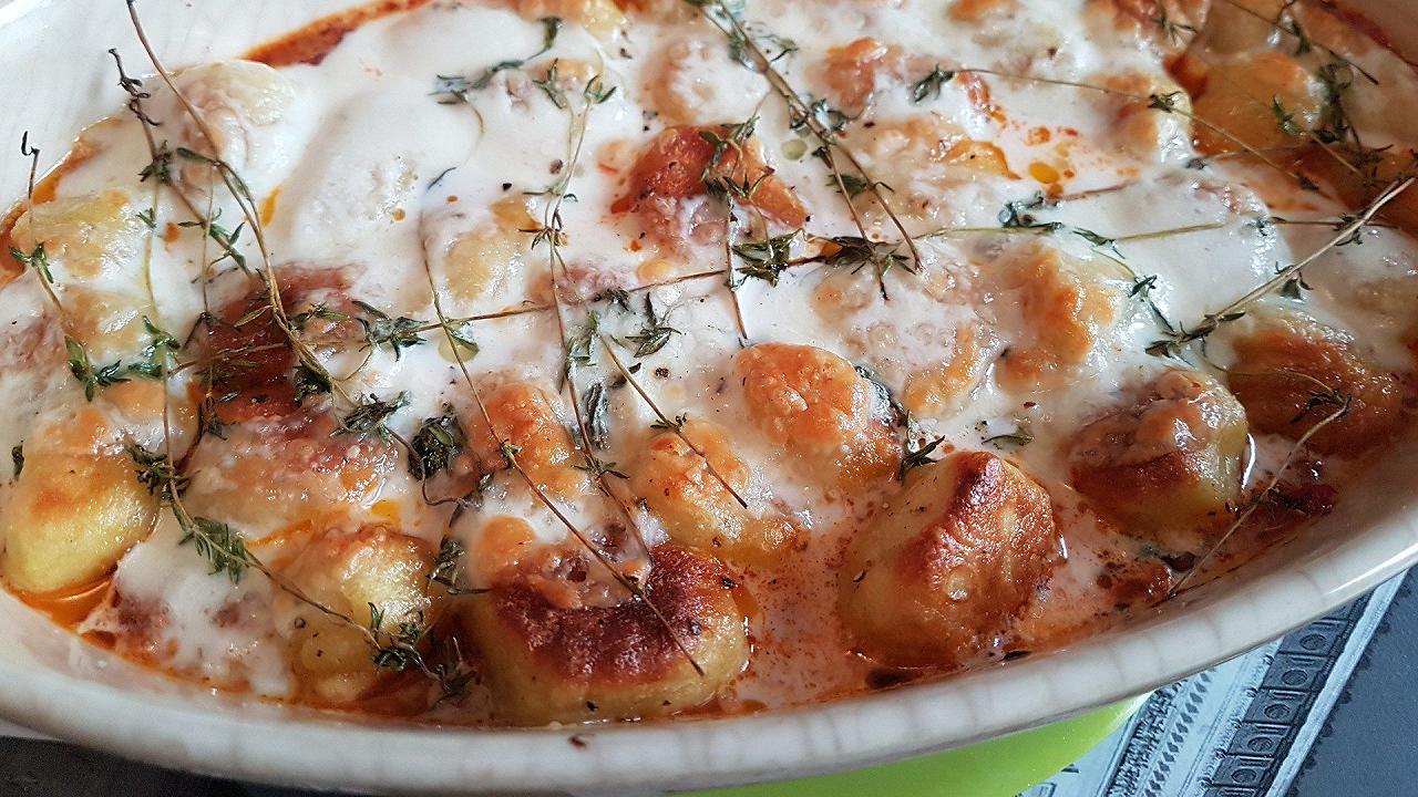 Patate alle pizzaiola al forno, la ricetta di un piatto unico goloso