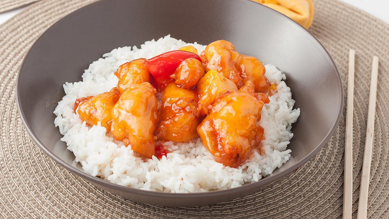 Pollo all’hawaiana, il piatto completo che si prepara in 30 minuti