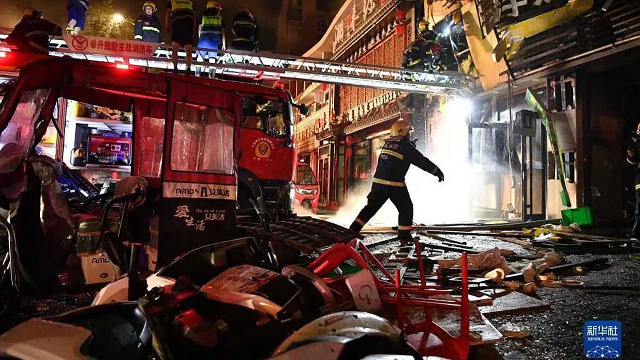 Barbecue restaurant esplode in Cina, almeno 31 morti